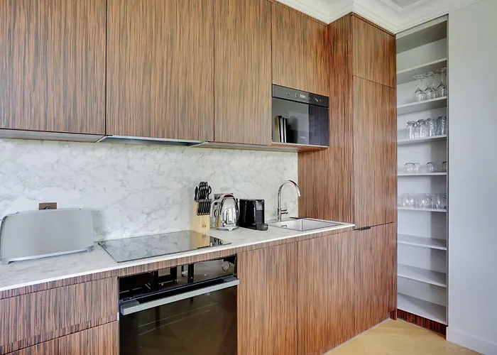 Luxurious - 2br- 6p Eiffel Tower View * Париж