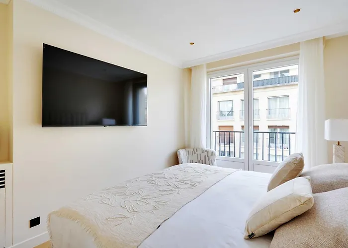 Luxurious - 2br- 6p Eiffel Tower View