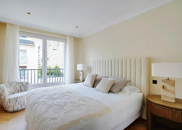 Luxurious - 2br- 6p Eiffel Tower View Париж