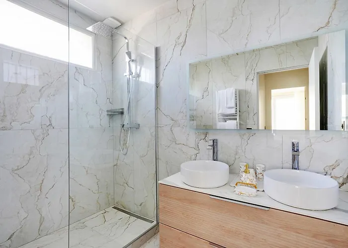 Luxurious - 2br- 6p Eiffel Tower View * Париж