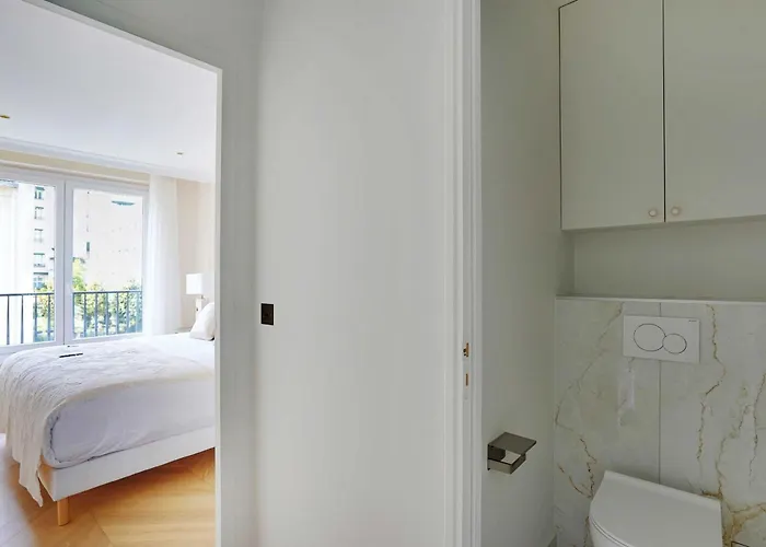 Luxurious - 2br- 6p Eiffel Tower View